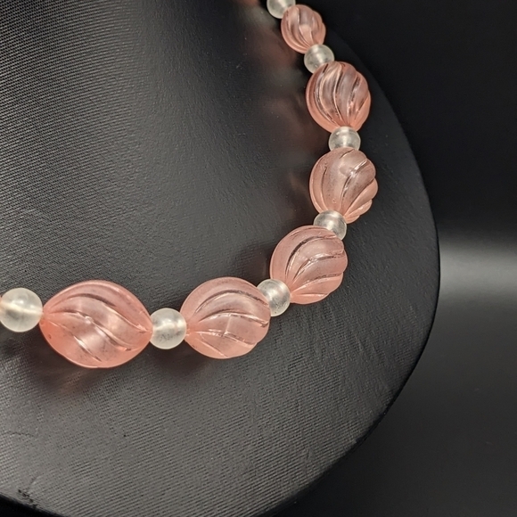 Vintage Bubblegum Pink Twisted Bead Necklace - Picture 2 of 7